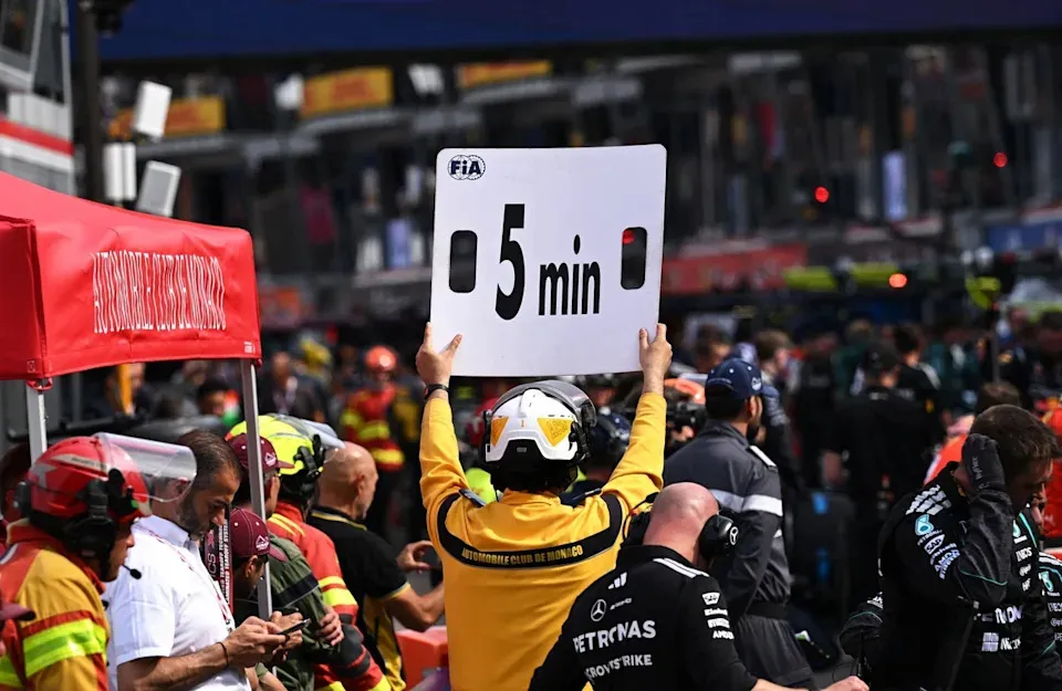 The countdown to restart has begun with just five minutes remaining in the pit area. image 1