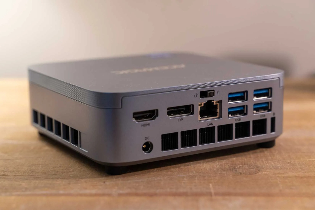With managed switches, unverified devices can be securely integrated into your network without compromising sensitive data or system integrity. image 1
