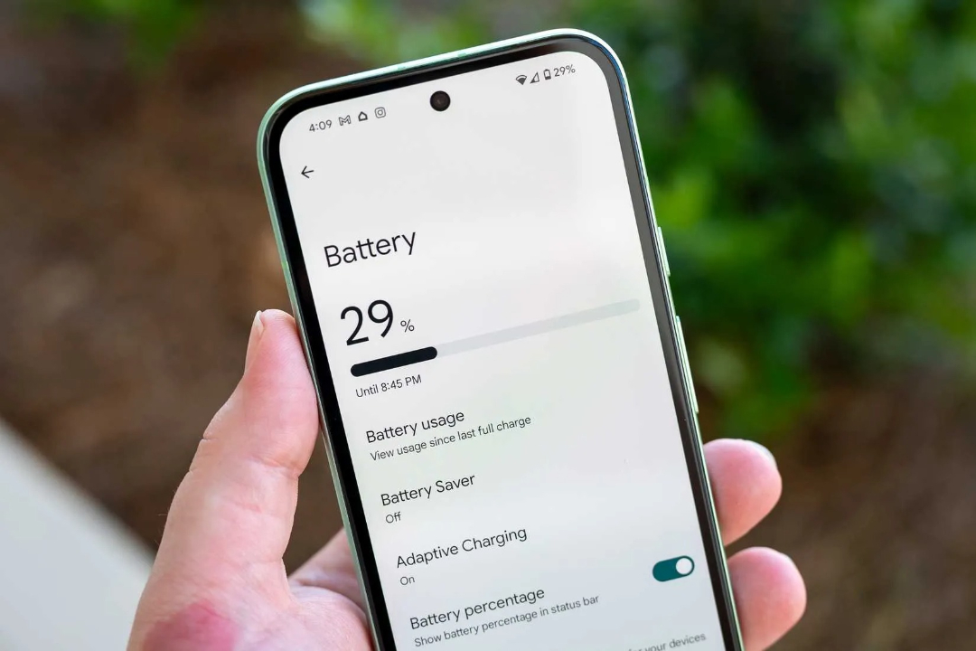 A faulty charger light may indicate an impending battery failure. image 1